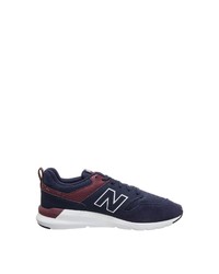 dunkelblaue niedrige Sneakers von New Balance