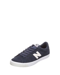 dunkelblaue niedrige Sneakers von New Balance