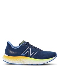 dunkelblaue niedrige Sneakers von New Balance