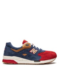 dunkelblaue niedrige Sneakers von New Balance