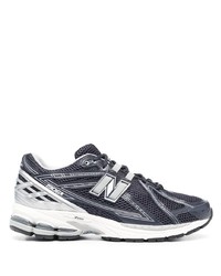 dunkelblaue niedrige Sneakers von New Balance