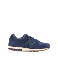 dunkelblaue niedrige Sneakers von New Balance