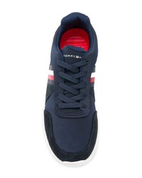 dunkelblaue niedrige Sneakers von Tommy Hilfiger