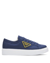 dunkelblaue niedrige Sneakers von Prada