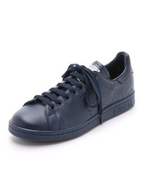 dunkelblaue niedrige Sneakers von Raf Simons