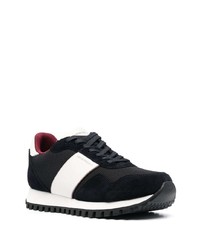 dunkelblaue niedrige Sneakers von Emporio Armani