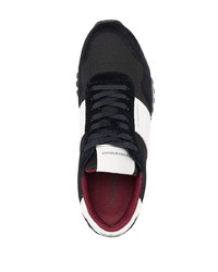 dunkelblaue niedrige Sneakers von Emporio Armani