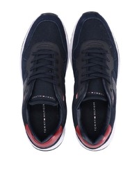 dunkelblaue niedrige Sneakers von Tommy Hilfiger