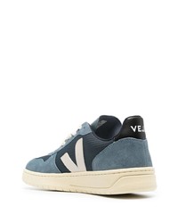 dunkelblaue niedrige Sneakers von Veja