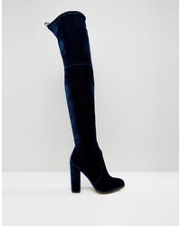 dunkelblaue Overknee Stiefel aus Samt von Asos