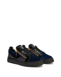 dunkelblaue Samt niedrige Sneakers mit Schlangenmuster von Giuseppe Zanotti