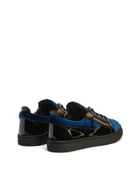 dunkelblaue Samt niedrige Sneakers mit Schlangenmuster von Giuseppe Zanotti