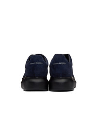 dunkelblaue Samt niedrige Sneakers von Alexander McQueen