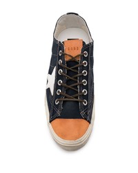 dunkelblaue Segeltuch niedrige Sneakers mit Sternenmuster von Golden Goose