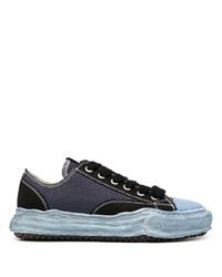 dunkelblaue Segeltuch niedrige Sneakers von Maison Mihara Yasuhiro