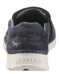 dunkelblaue Slip-On Sneakers aus Wildleder von Mustang Shoes