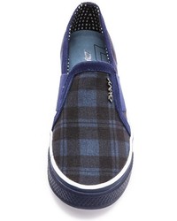 dunkelblaue Slip-On Sneakers mit Schottenmuster von DKNY
