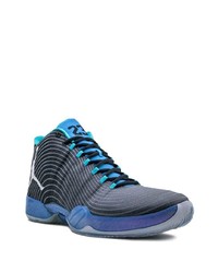 dunkelblaue Sportschuhe von Jordan