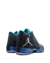 dunkelblaue Sportschuhe von Jordan