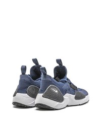 dunkelblaue Sportschuhe von Nike