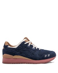 dunkelblaue Sportschuhe von Asics