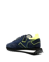 dunkelblaue Sportschuhe von Ghoud