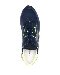 dunkelblaue Sportschuhe von Ghoud