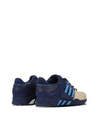 dunkelblaue Sportschuhe von adidas