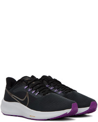 dunkelblaue Sportschuhe von Nike