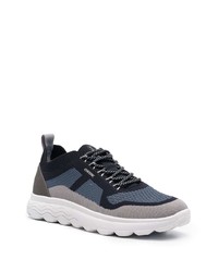 dunkelblaue Sportschuhe von Geox