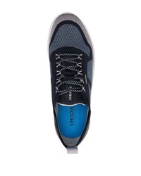 dunkelblaue Sportschuhe von Geox