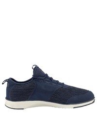 dunkelblaue Sportschuhe von Lacoste