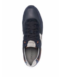 dunkelblaue Sportschuhe von Geox