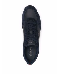 dunkelblaue Sportschuhe von Geox