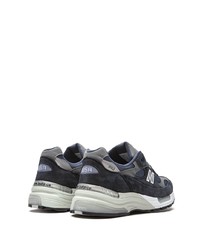 dunkelblaue Sportschuhe von New Balance