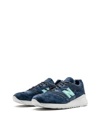 dunkelblaue Sportschuhe von New Balance