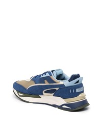 dunkelblaue Sportschuhe von Puma