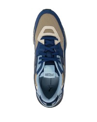 dunkelblaue Sportschuhe von Puma