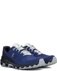 dunkelblaue Sportschuhe von On