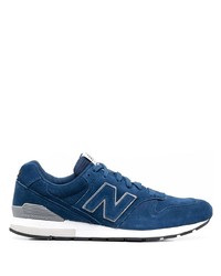 dunkelblaue Sportschuhe von New Balance