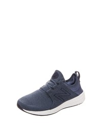 dunkelblaue Sportschuhe von New Balance