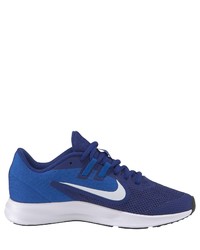 dunkelblaue Sportschuhe von Nike