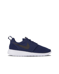 dunkelblaue Sportschuhe von Nike