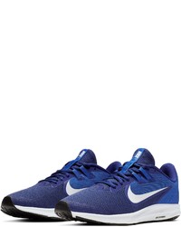 dunkelblaue Sportschuhe von Nike