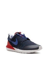 dunkelblaue Sportschuhe von Nike