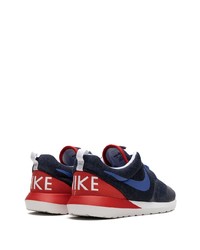 dunkelblaue Sportschuhe von Nike