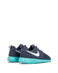 dunkelblaue Sportschuhe von Nike