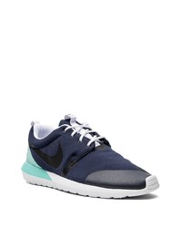 dunkelblaue Sportschuhe von Nike