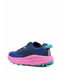 dunkelblaue Sportschuhe von Hoka One One