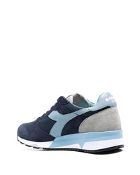 dunkelblaue Sportschuhe von Diadora